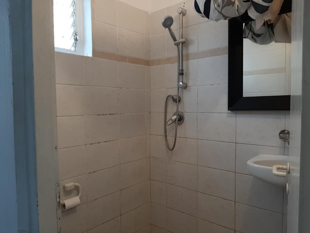The Surfer'S Beach House Tel-Aviv Extérieur photo